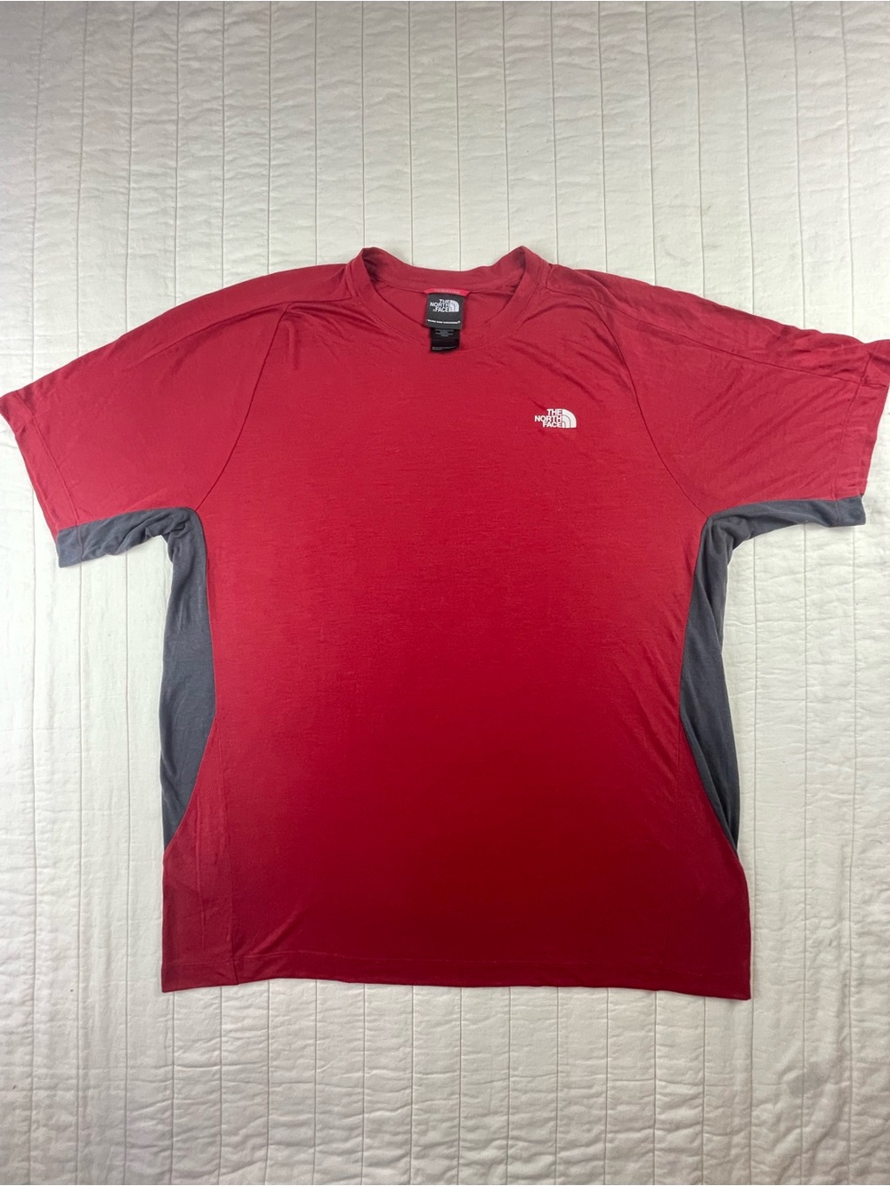The North Face Men's Red Short-Sleeve Performance base Layer Relaxed Fit Tee XL